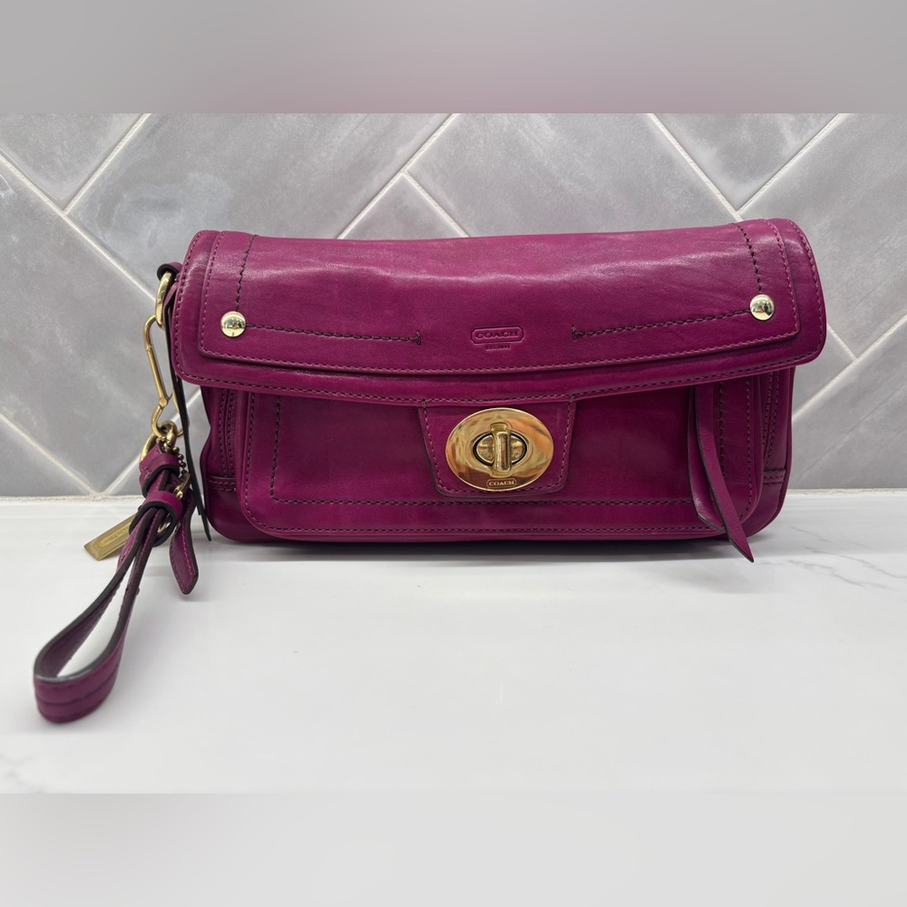Y2K Coach Hamptons Leather Clutch #12450 – Magenta – 2008